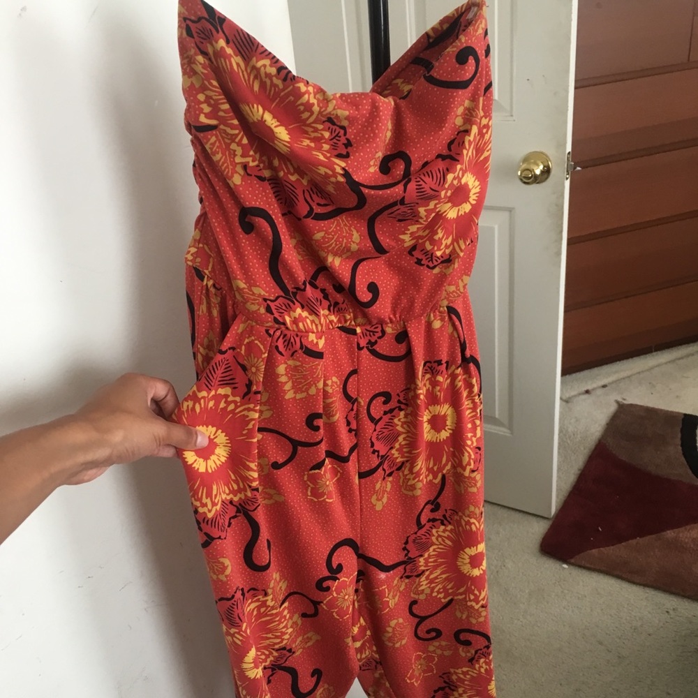 Sleeveless romper with pockets